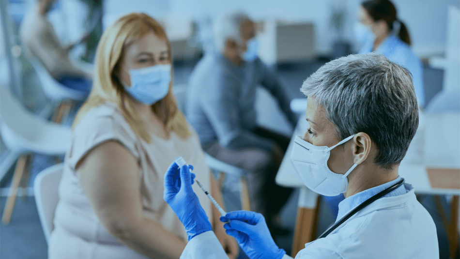 В УКРАЇНІ ВВОДЯТЬ БУСТЕРНУ ДОЗУ ВАКЦИНИ ПРОТИ COVID-19 ДЛЯ ВСІХ ВАКЦИНОВАНИХ